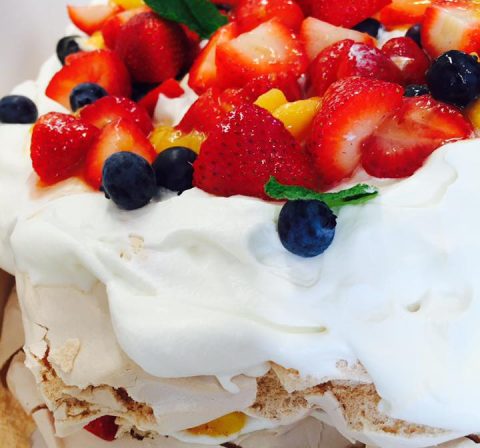 Scrumptious Tropical Fruit Pavlova